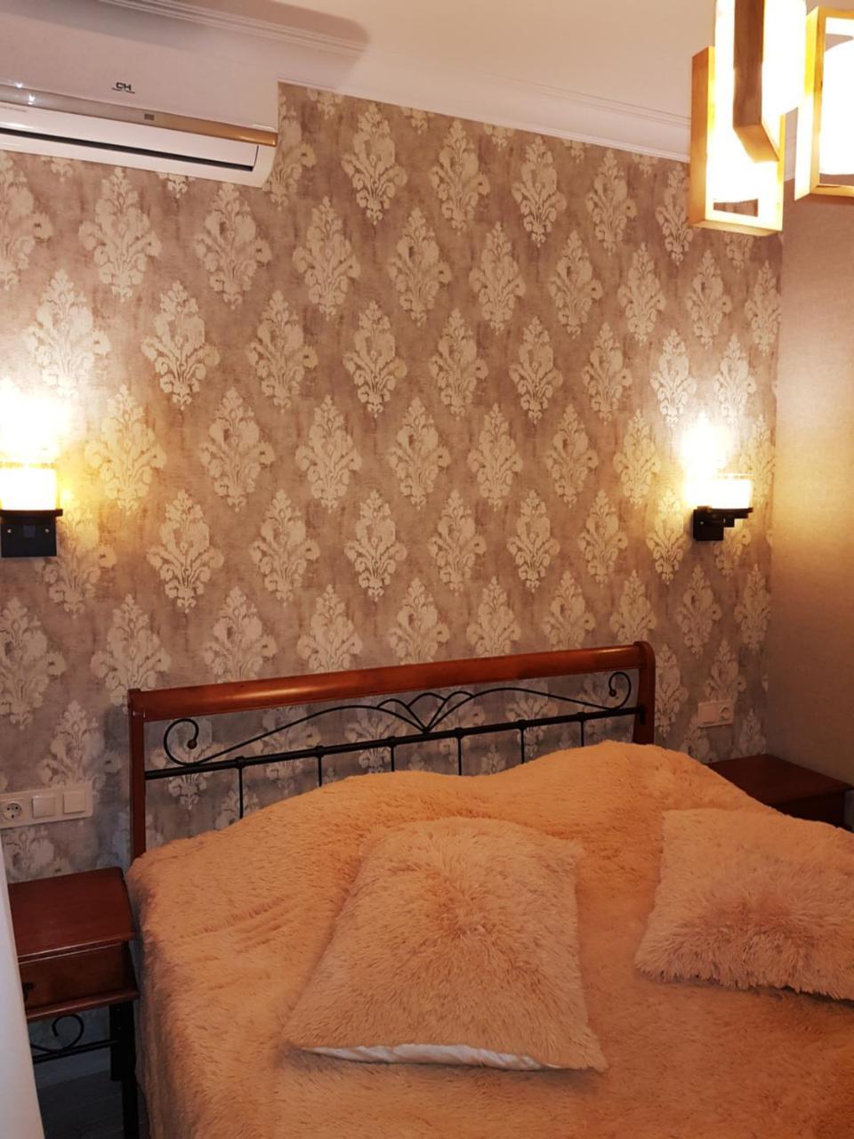 Piazza Batumi Guesthouse Eksteriør billede