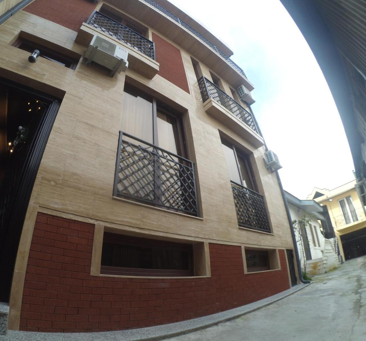 Piazza Batumi Guesthouse Eksteriør billede