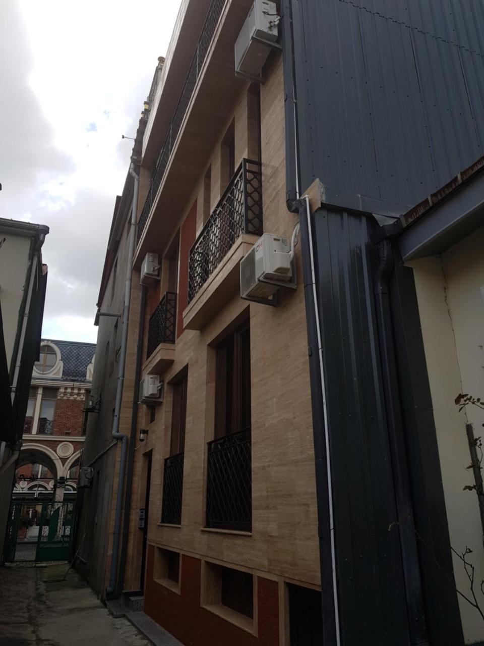 Piazza Batumi Guesthouse Eksteriør billede