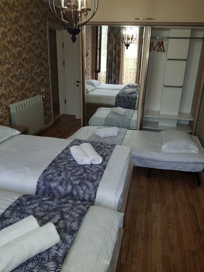 Piazza Batumi Guesthouse Eksteriør billede