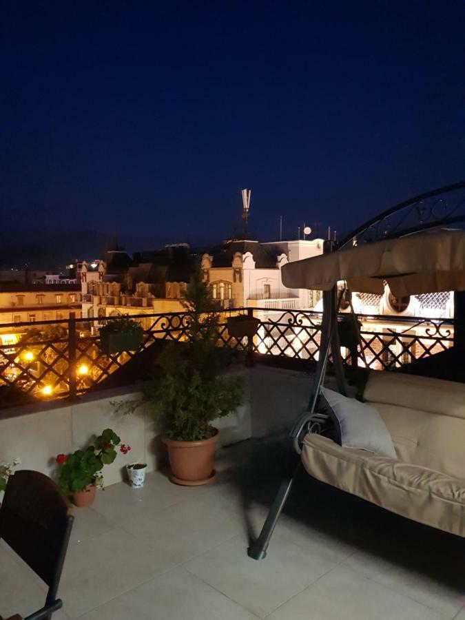 Piazza Batumi Guesthouse Eksteriør billede