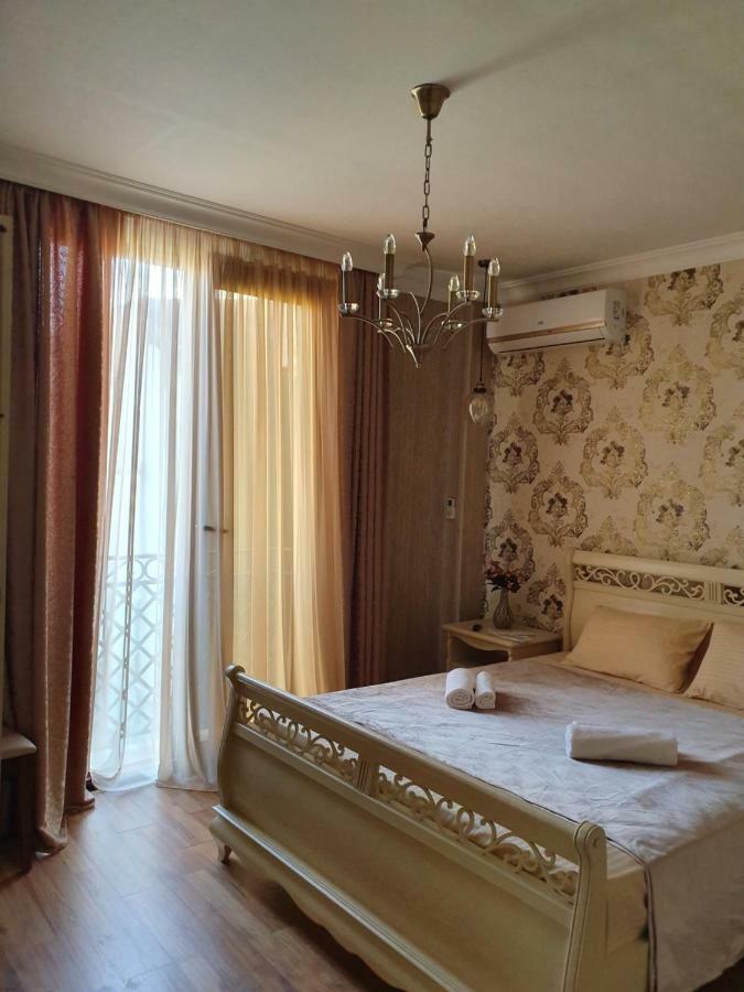 Piazza Batumi Guesthouse Eksteriør billede